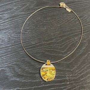 Elegant Gold and Green Pendant Necklace